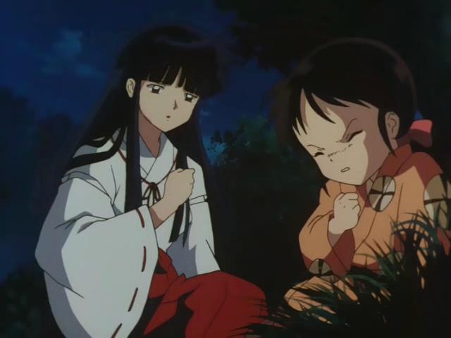 Otaku Gallery  / Anime e Manga / Inu-Yasha / Screen Shots / Episodi / 022 - Il sorriso malvagio, Kikyo tra la vita e la morte / 167.jpg